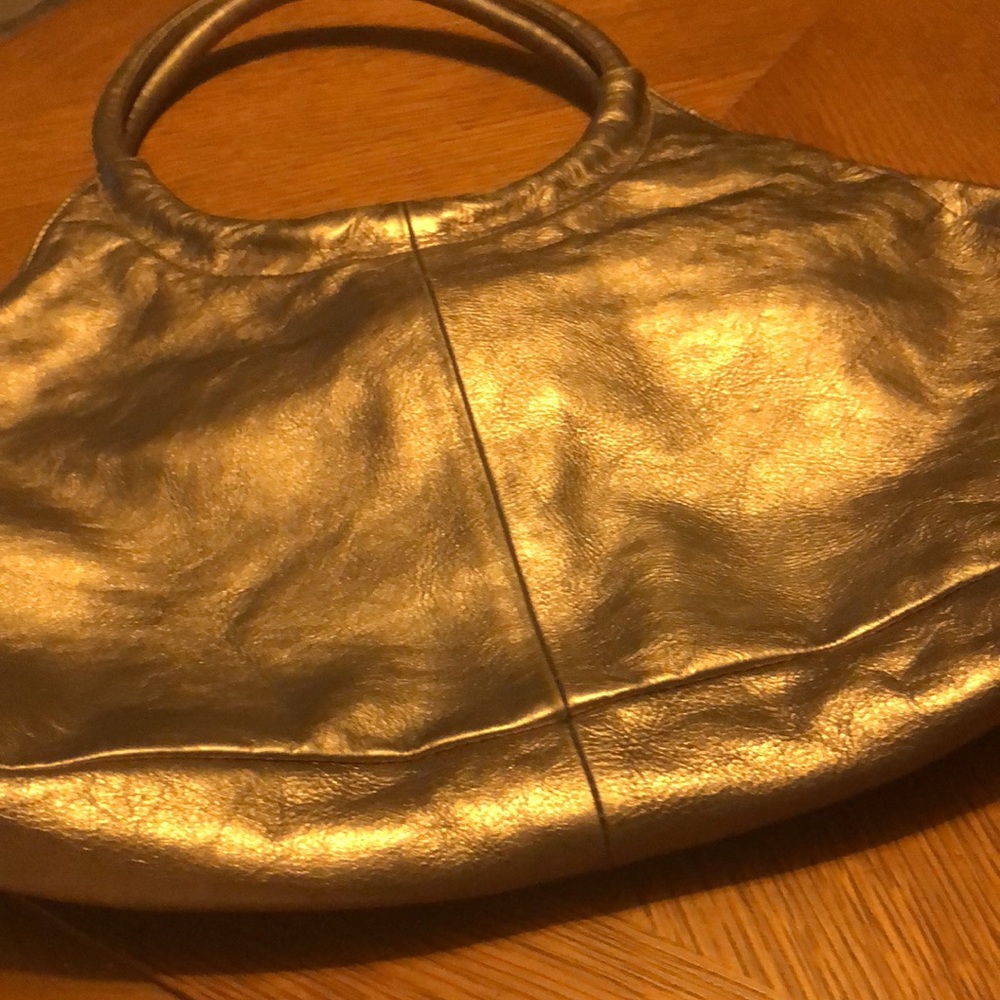 A handbag - Picture 4 of 8